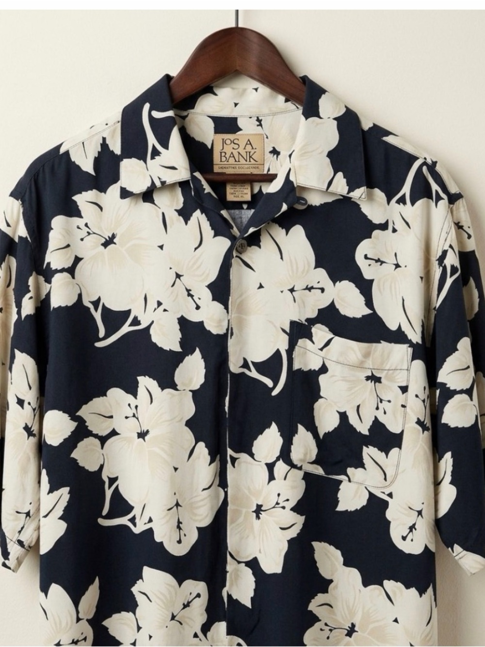 Vintage Jos. A. Bank Men's M 100% silk black Floral aloha Hawaiian Shirt